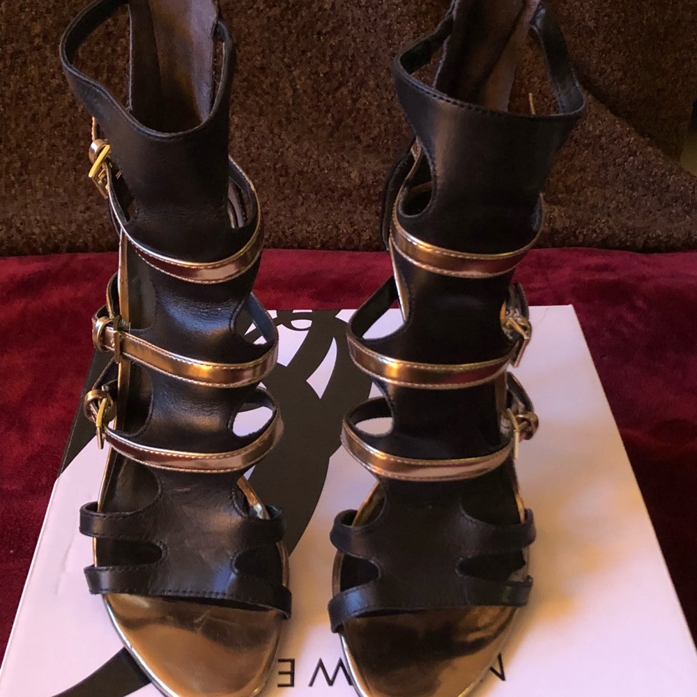 🔥🔥Black & Gold Caged Heels